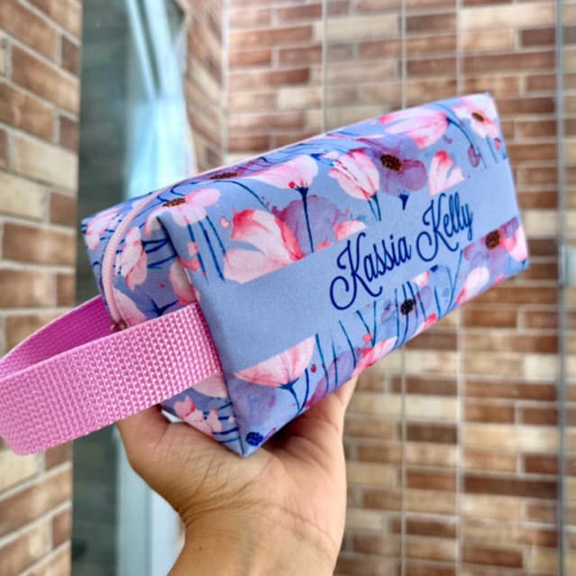 Necessaire feminina personalizada com nome, para presente, lembrancinha, linda, útil, funcional