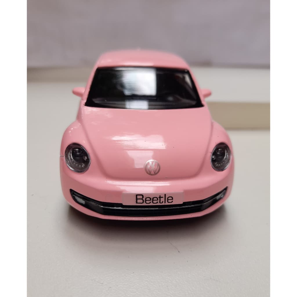 Miniatura Volkswagen New Beetle 2012 Rosa Rmz Metal e Fricção