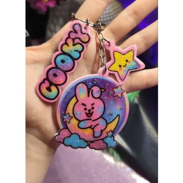 Chaveiro Cosmic21 – KPOP Fofo Idol Coreano Kawaii Kpopper Acessório Mochila Chaves Charm BTS BT21 Cooky Jungkook
