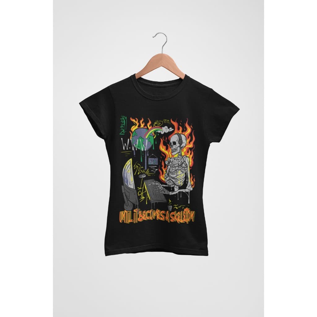 Baby Tee  Feminina – Estampa Esqueleto no Computador “Until I Become a Skeleton”