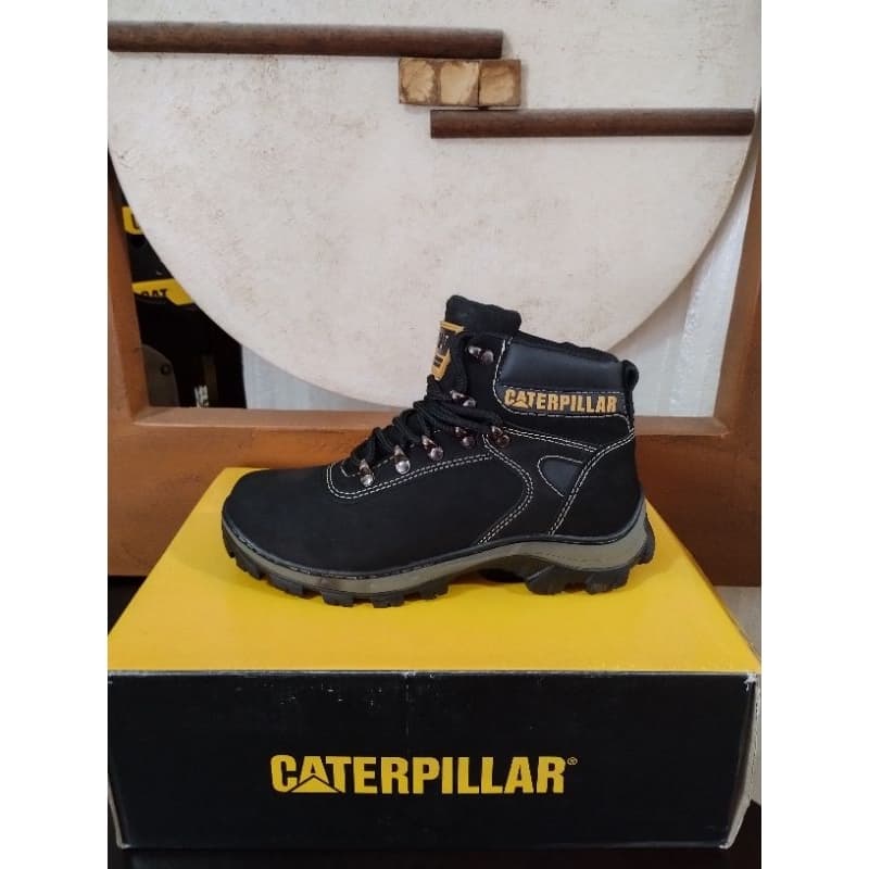 bota Caterpillar preta em couro legítimo