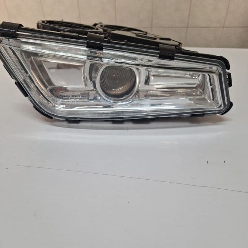FAROL AUX.NEBLINA LONGO ALCANCE SEM ARO VOLVO  LADO DIR. FH 2009 A 2014