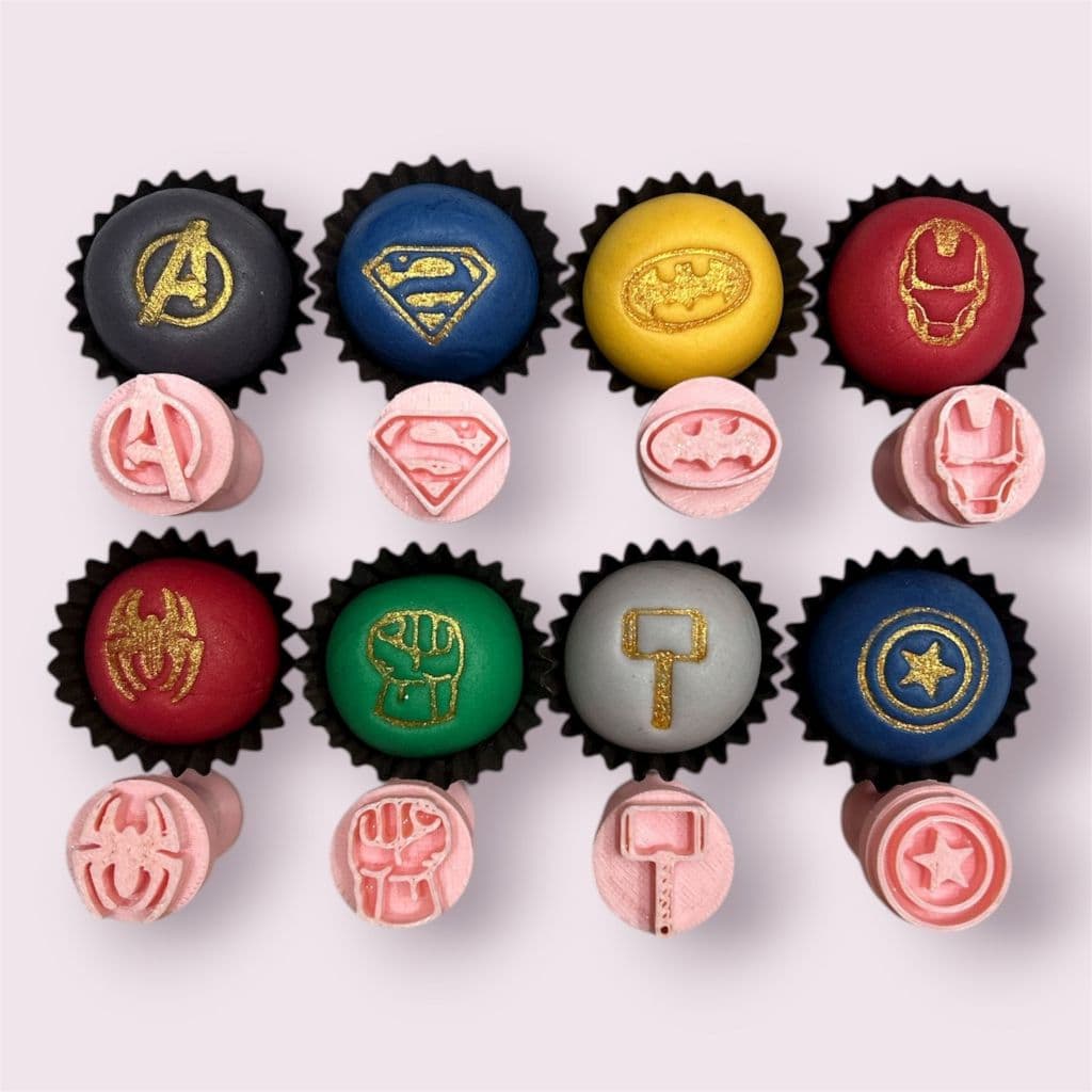 CARIMBO MARCADOR DE BRIGADEIRO E DOCES HEROIS MARVEL E DC 8 Peças