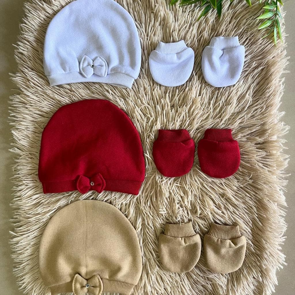 Kit 3 Toucas e 3 Luvas Para Bebê Recém Nascido Macia Algodão Confortável Saída Maternidade Gorro Capuz Quentinha