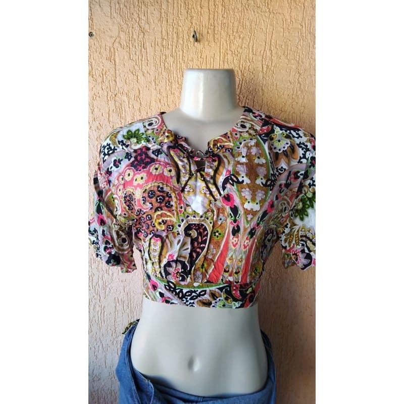 Brecho ​👚 Cropped Multicolorido Estampa Paisley com Amarração Traseira - Tam P