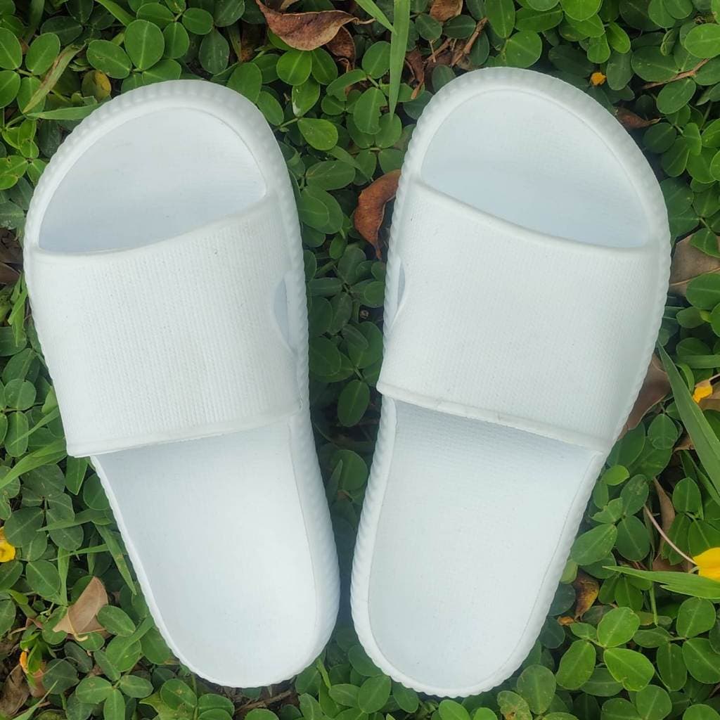 Chinelo Nuvem em borracha muito macia- 100% E.V.A Original Macio Flexível Adulto - fim de ano-BRANCO