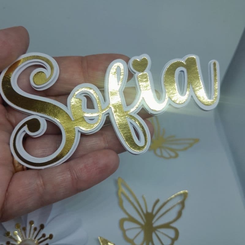 Topo de bolo branco e dourado personalizado nome flores borboletas jardim encantado margarida envio imediato aniversário