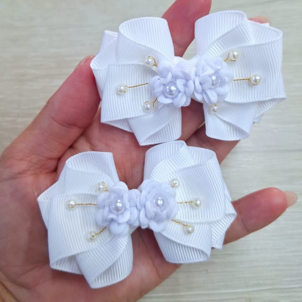par de laços branco para cabelo, para batizado ou daminhas
