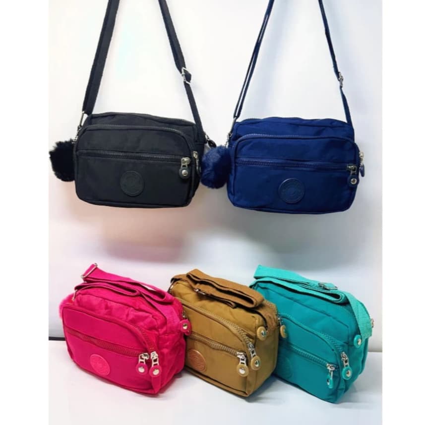 Bolsa Feminina Pequena Crossbody bolsa de ombro Nylon impermeável uso dia a dia + chaveiro "POM POM"