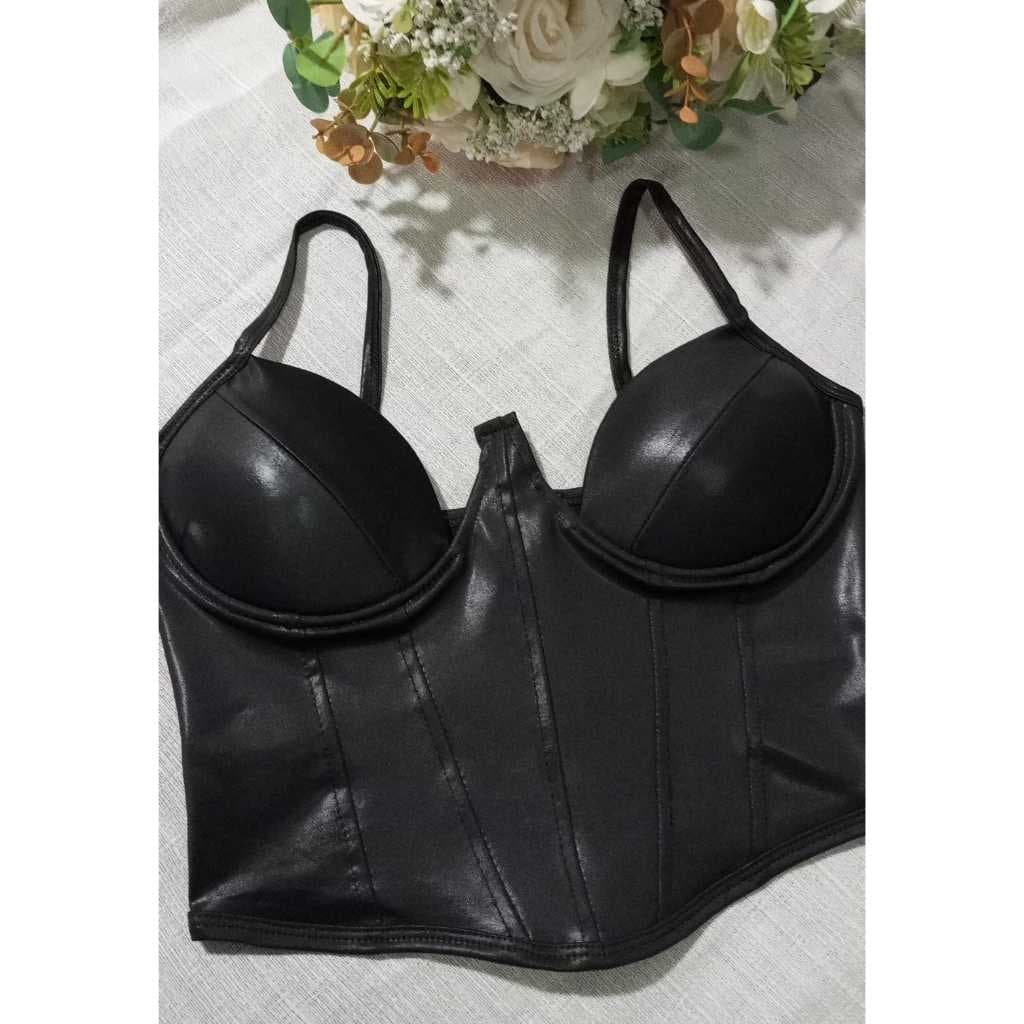 cropped de cirrê ,cropped corcet ,cropped preto ,cropped com ziper nas costas ,cropped com bojo e alça.
