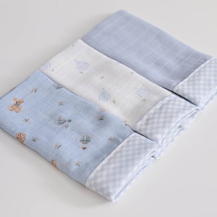 Babete Premium Baby Joy Fábula Fralda de Boca 3 Unidades com Debrum