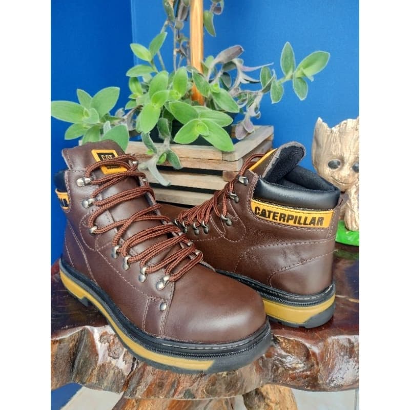 bota Caterpillar modelo Texas marrom em couro legítimo solado de borracha costurado e colado
