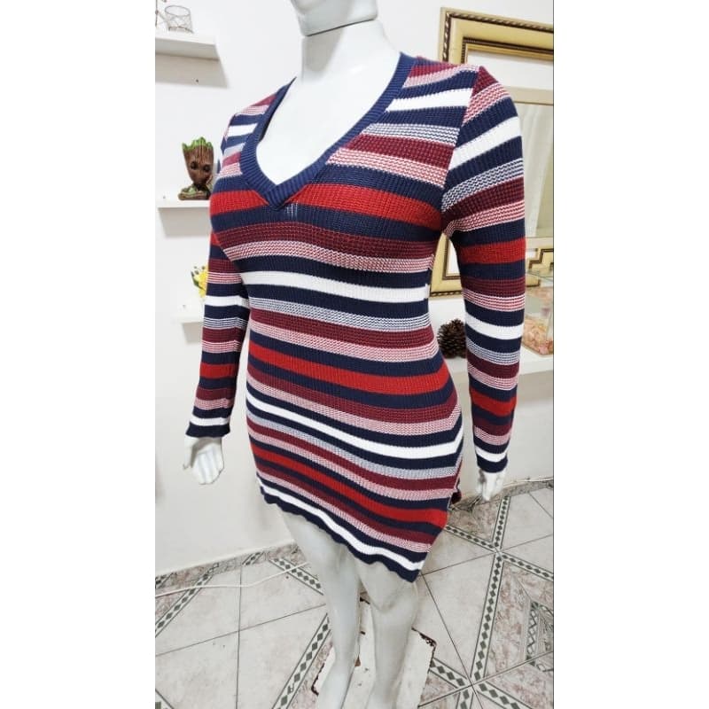 Blusa de Frio Comprida Feminina Listrada em Tricô
