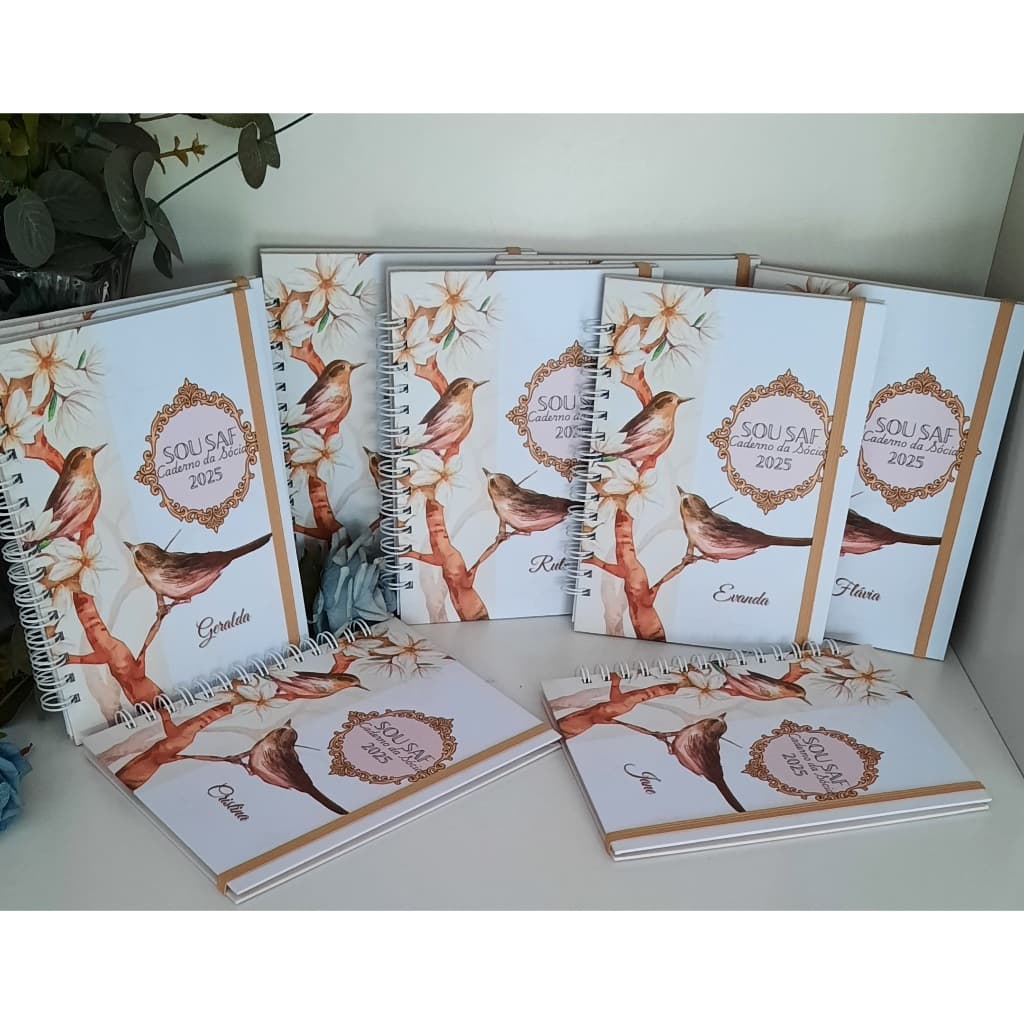 Cadernos personalizados folhas pautadas - kit 8 unidades