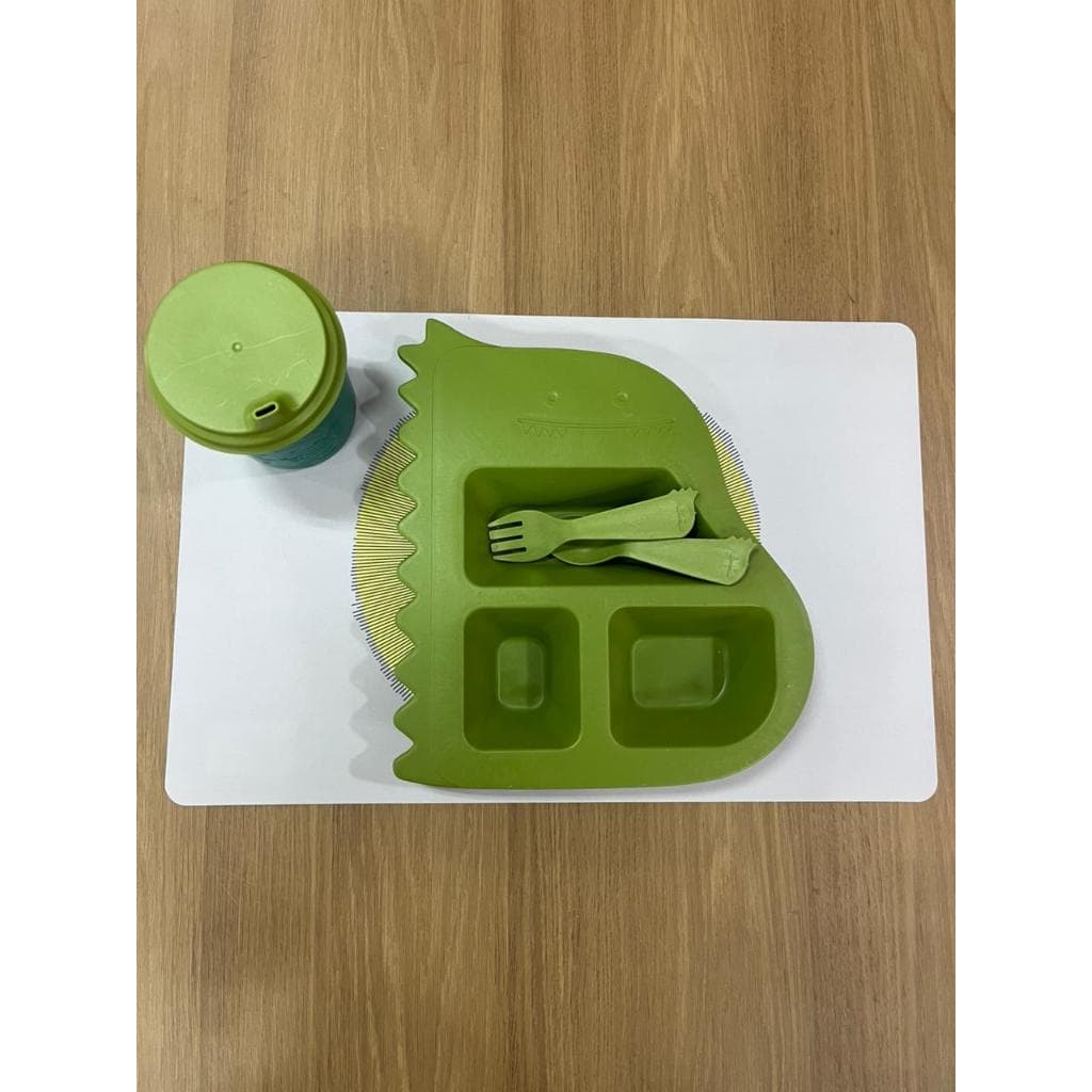 kit alimentação Bebê Prato Talheres Dinossauro com copo e Lugar Americano Desenho Leão