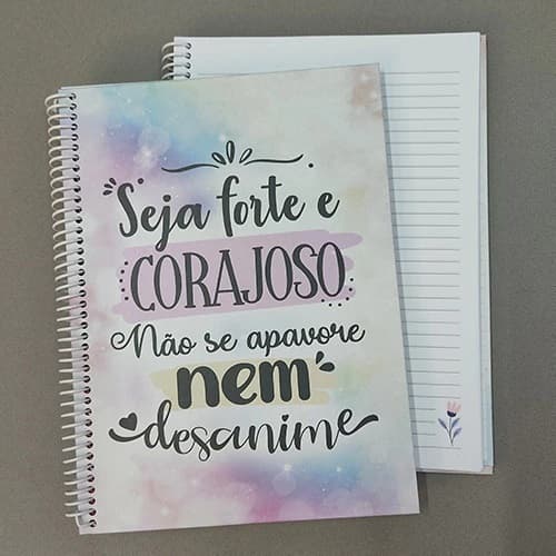Caderno Colegial 18x25 Capa Dura 198 páginas COLEÇÃO VERSÍCULOS FLORAIS | SEJA FORTE E CORAJOSO