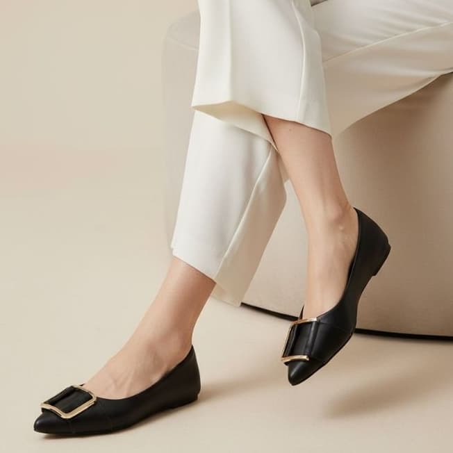 Sapatilha Feminina Confortável Luxo Elegante Sapato Feminino Mocassim Bico Fino Preto Enfeite