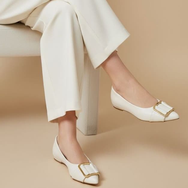 Sapatilha Feminina Confortável Luxo Elegante Mocassim Sapato Feminino Bico Fino Off White Enfeite
