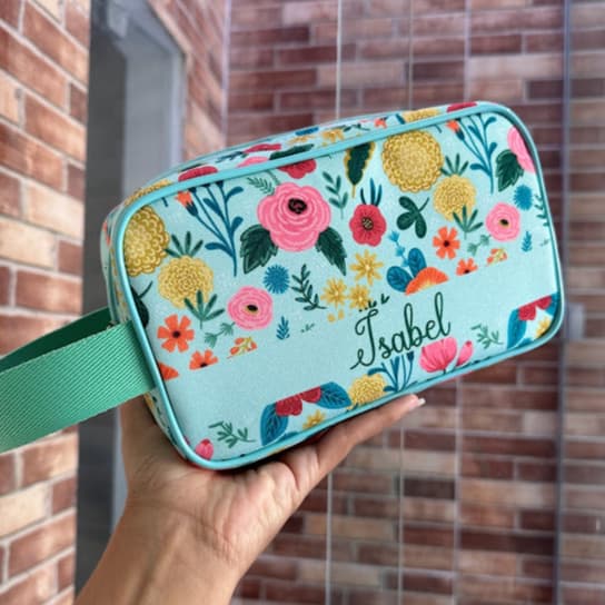 Necessaire M personalizada com nome, para presente útil, lembrança, maquiagem, dia a dia, amiga