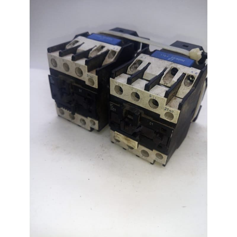 2 contatores com intertravamento mecânico 110v 32a IC3201 usado