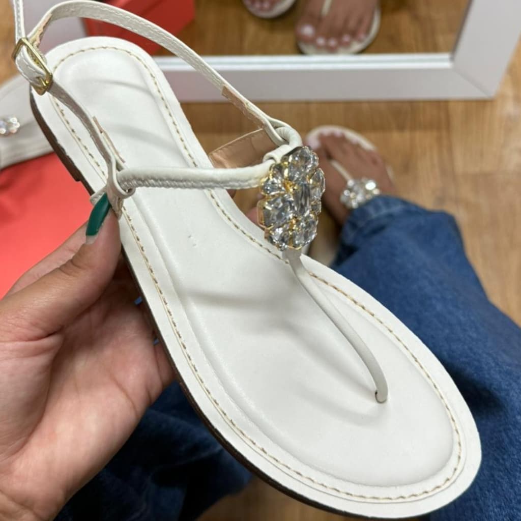 Sandalia Feminina Premium Rasteirinha Branca com Pedraria e Fecho Ajustável Verão