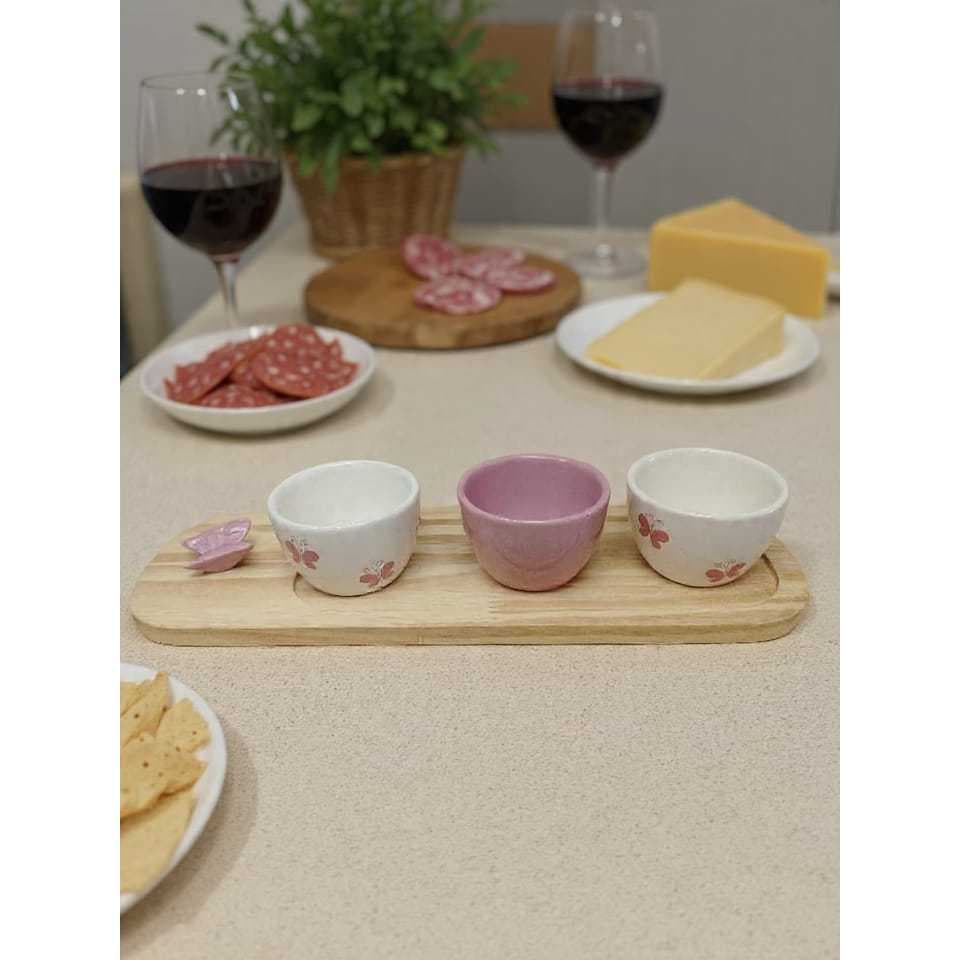 Tábua de Frios Petisqueira Aperitivos Porta Molho Tábua de Madeira e Cumbuca de Porcelana Borboleta