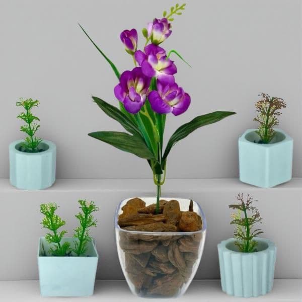 Arranjo Floral com Orquídeas + Mini Vasos Decorativos com Plantas Artiiciais
