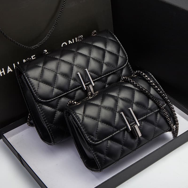 Bolsa feminina de ombro em PU, estilosa com corrente e bordado.Modelo 9031