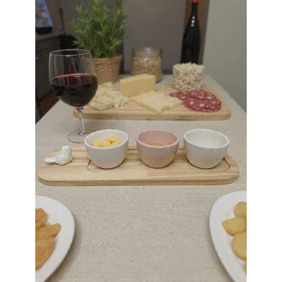 Tábua de Frios Petisqueira Aperitivos Porta Molho Tábua de Madeira e Cumbuca de Porcelana Passarinho Branco