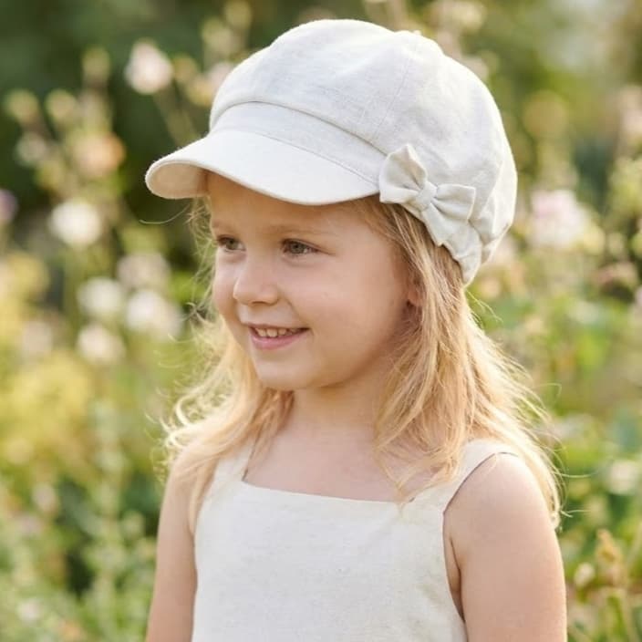 Boina, boné infantil para meninas  com aba e laço na lateral