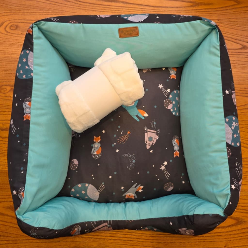 Kit Cama Pet Luxo 60x60 + Manta Chic | Caminha Impermeável, Lavável, Acolchoada, Antialérgica, Fundo Antiderrapante