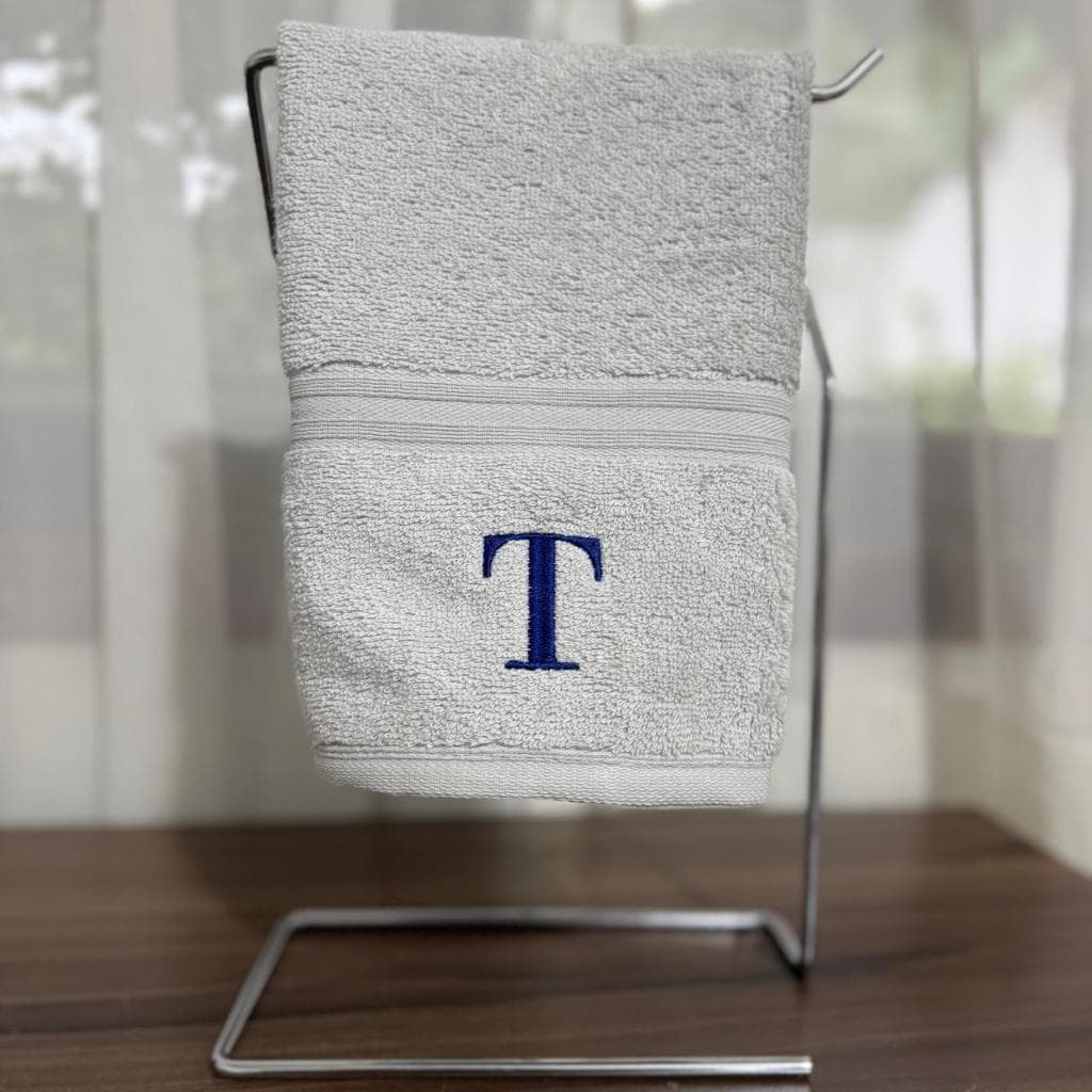 Toalha de Lavabo (mão) em Algodão Egípcio Personalizada com Letra Bordada Presente Banheiro