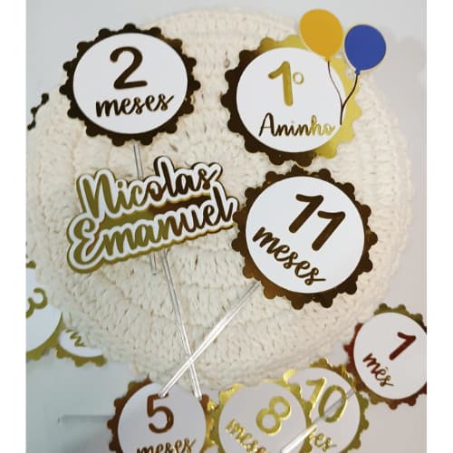 Topper Mêsversário 3D Dourado - Papel Lamicote - Papelaria Personalizada - Topo de bolo personalizado