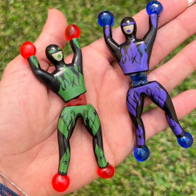 Kit 10 Ninjas Escaladores Boneco Gruda Parede Escala Escala Vidro Brinquedo Lembrancinha Infantil