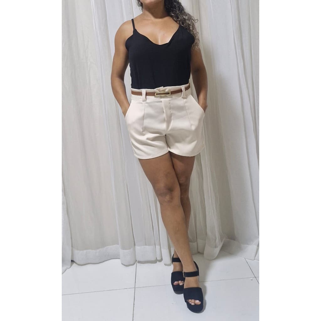 CONJUNTO SHORTS ALFAIATARIA COM CINTO E BLUSA GOLA V