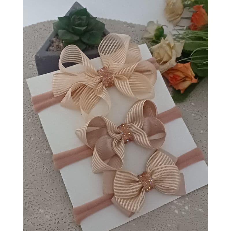 laço nude  de organza organza luxo na faixinha de bebê