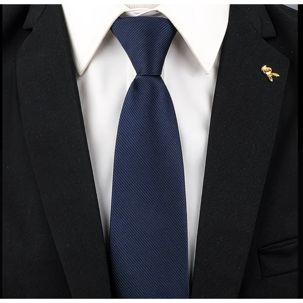 Gravata listrada azul-marinho para ocasiões casuais de negócios