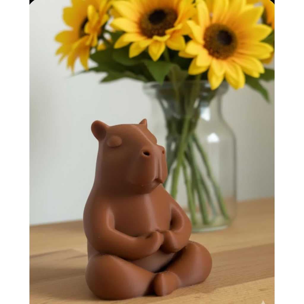 🧘 Capivara Zen: Paz e Charme em Impressão 3D! PEQUENA ( 5CM )
