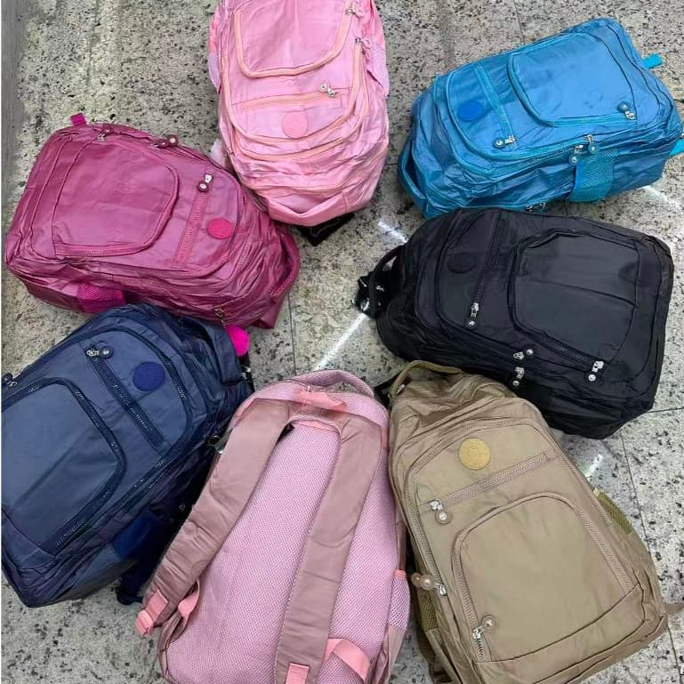 Mochila Feminina Metalizada grande Impermeável de Nylon com chaveiro
