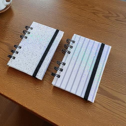 Caderno A7 com ou sem Nome Personalizado | Páginas Lisas ou Pontilhadas | Offset 90 g | Capa Dura