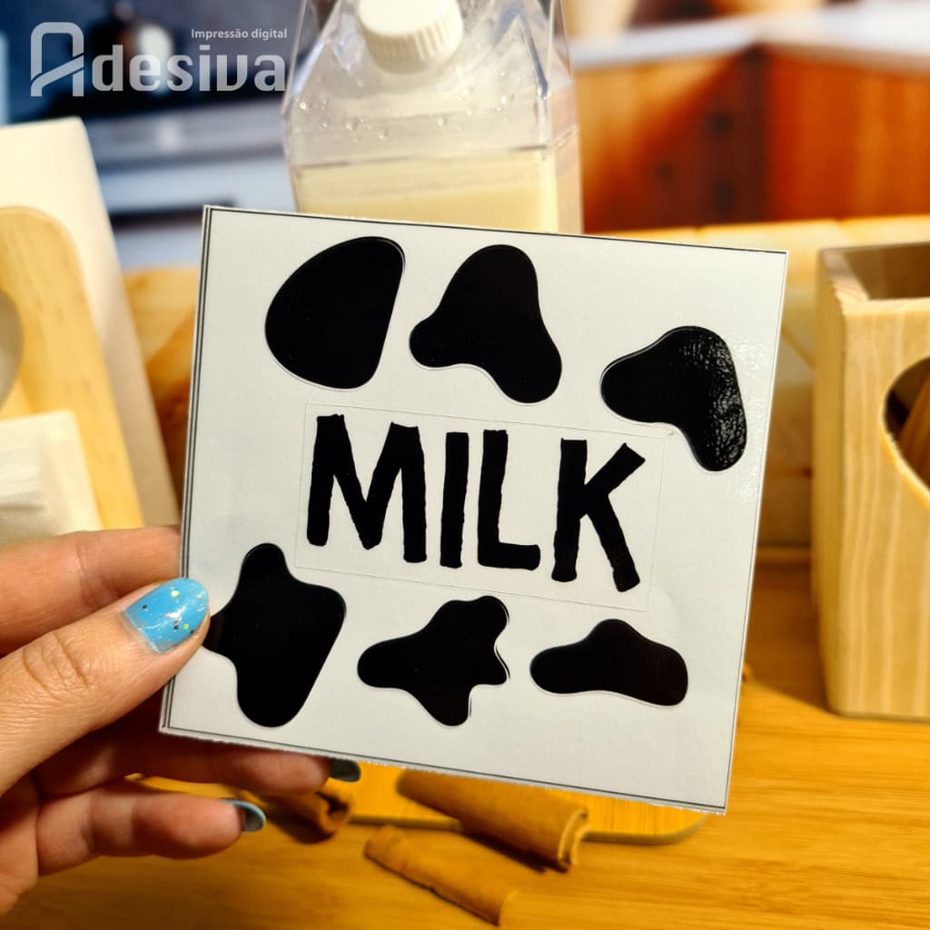 Adesivo Decorativo Milk com Manchinhas de Vaca Ideal para Garrafas de Leite Etiqueta Resistente