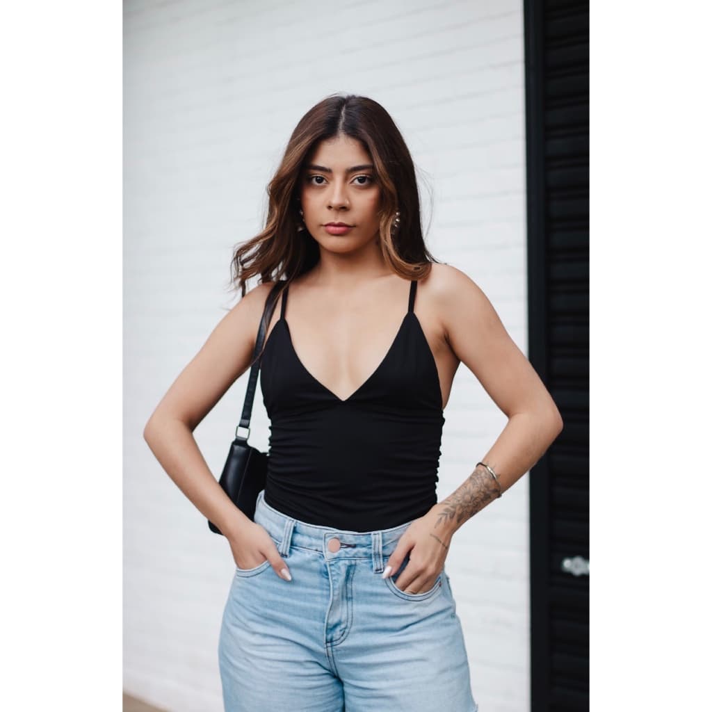 Blusa Regata Alça Slim Básica Com Decote V push up - Efeito Silicone Moda Gringa Style Moda Streetwear Decotada