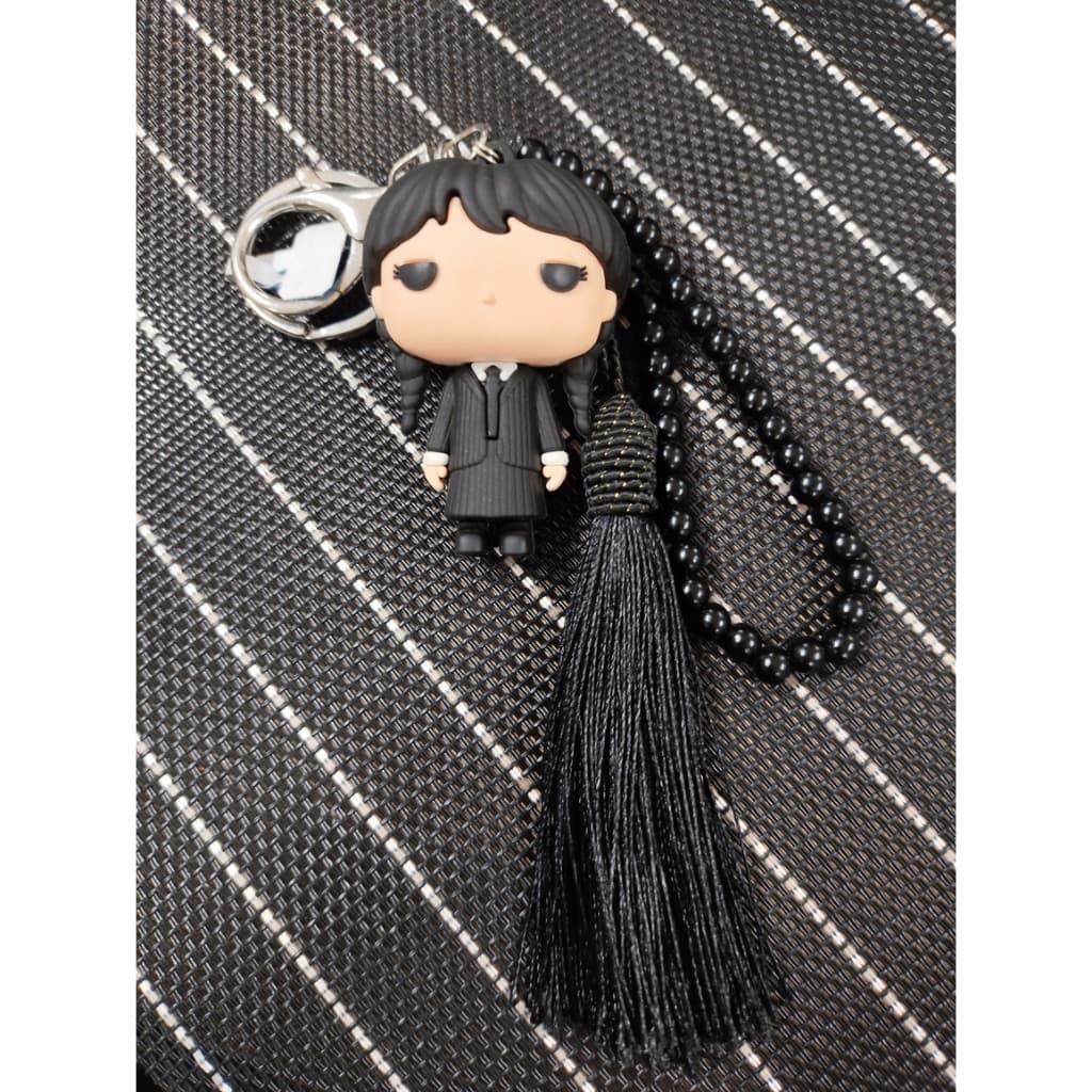 CHAVEIRO EMBORRACHADO PERSONAGENS DIVERSOS COM ARGOLA DE BOLINHA E TASSEL
