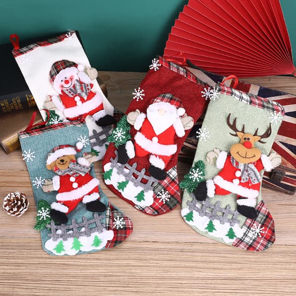 Meias de Natal Decorativas Premium em Tricô – 3 Tamanhos, Diversas Estampas para Lareira, Sala e Árvore de Natal.