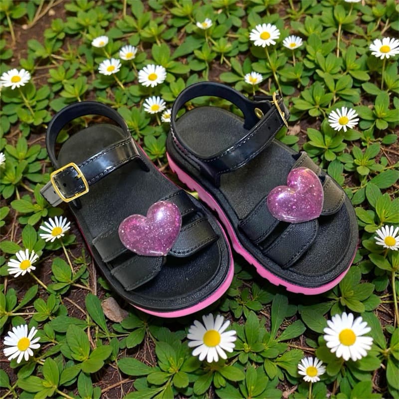 Sandália Feminina infantil Coração Rosa Promoção Natal