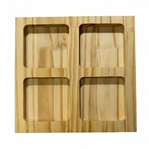 Petisqueira Gourmet Quadrada em Madeira Pinus com 4 divisões, petiscos, frios e queijos