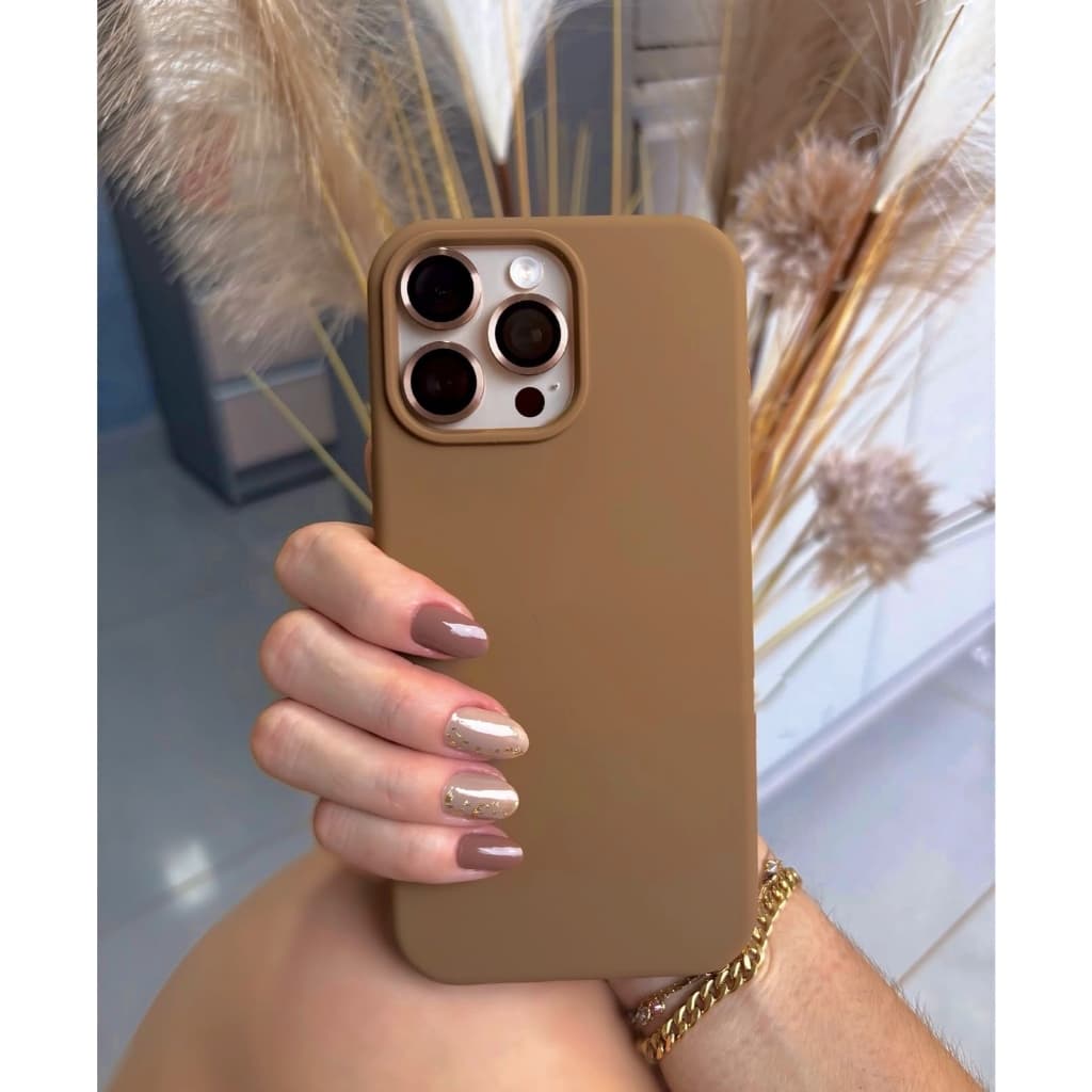 Capa Luxuoso  MARROM CARAMELO Cinza e Titânio Para Familia iPhone15 16 16E Silicone Aveludada Proteção Suave Elegante