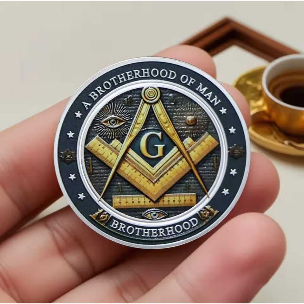 Moeda Maçônica Premium - Templo de Salomão, Esquadro e Compasso. Alto Relevo Prata detalhes dourados