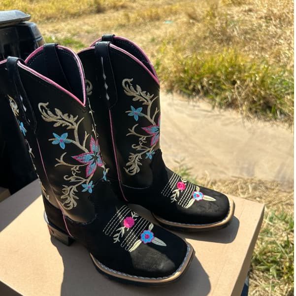 Bota Bordada Flor Feminina Rodeios Couro Promoção Texana