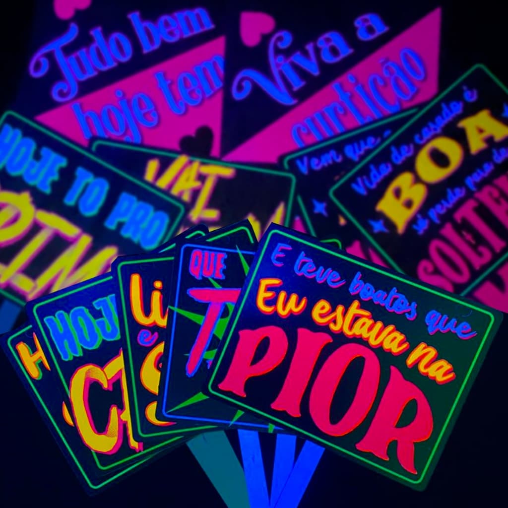 10~50 PLAQUINHAS BALADEIRAS NEON BRILHA NA LUZ VIOLETA CASAMENTO FESTA